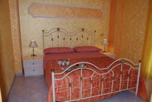 camera da letto alicudi, taormina appartamenti, apartment Taormina