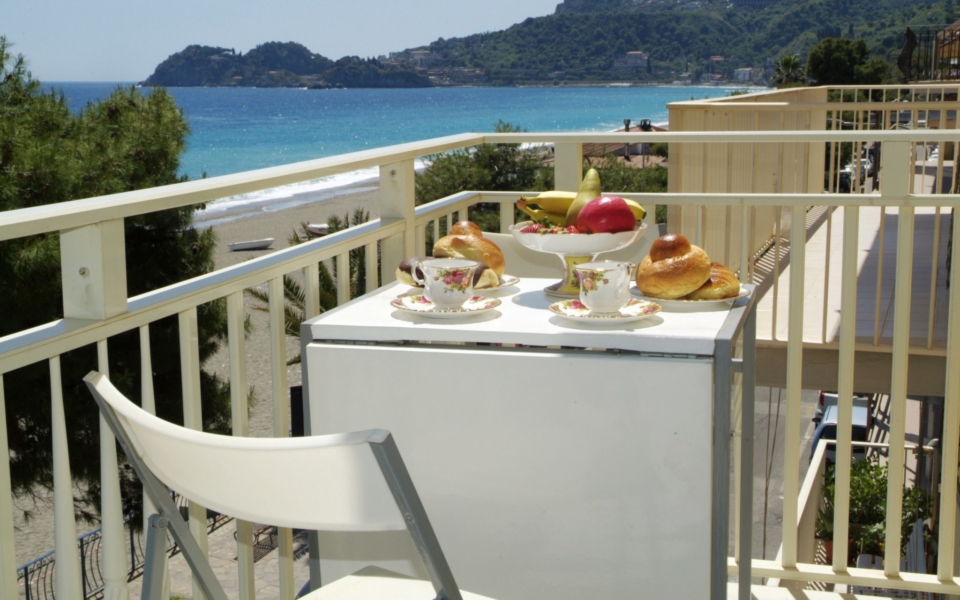 Colazione in Terrazza con vista panoramica di Taormina