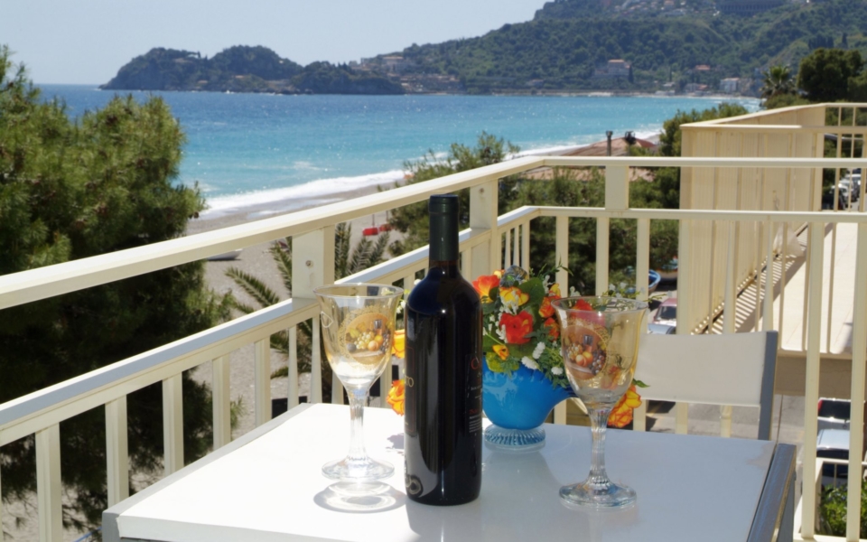Balcone con vista mare, appartamento Taormina Baia Blu, Taormina apartments