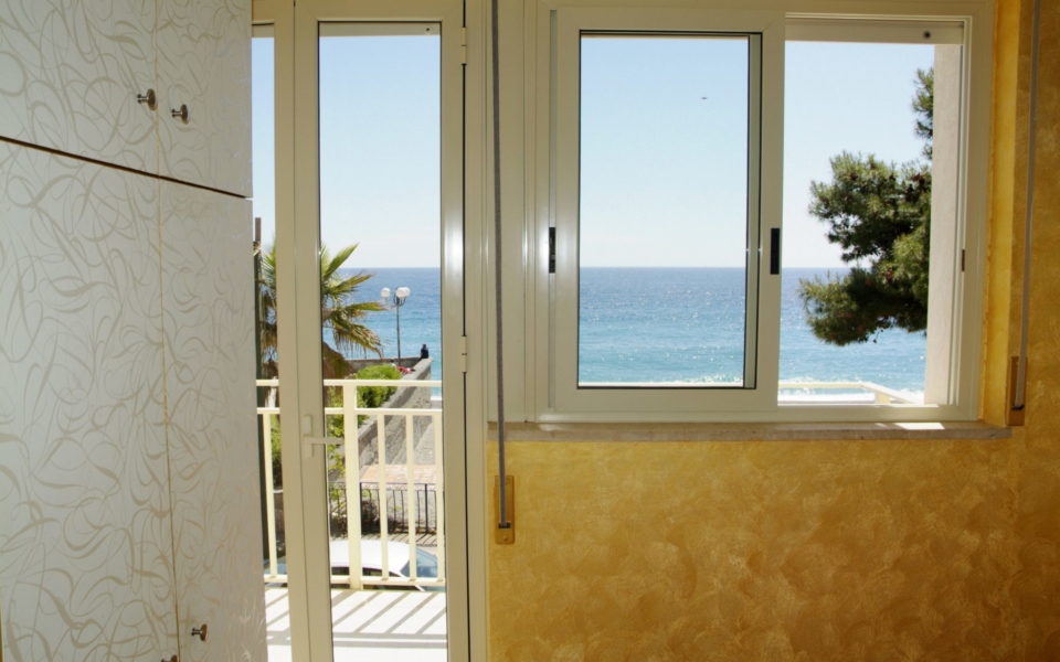 Vico vista mare dall'interno, Taormina appartamenti, Apartments Taormina, bb Taormina